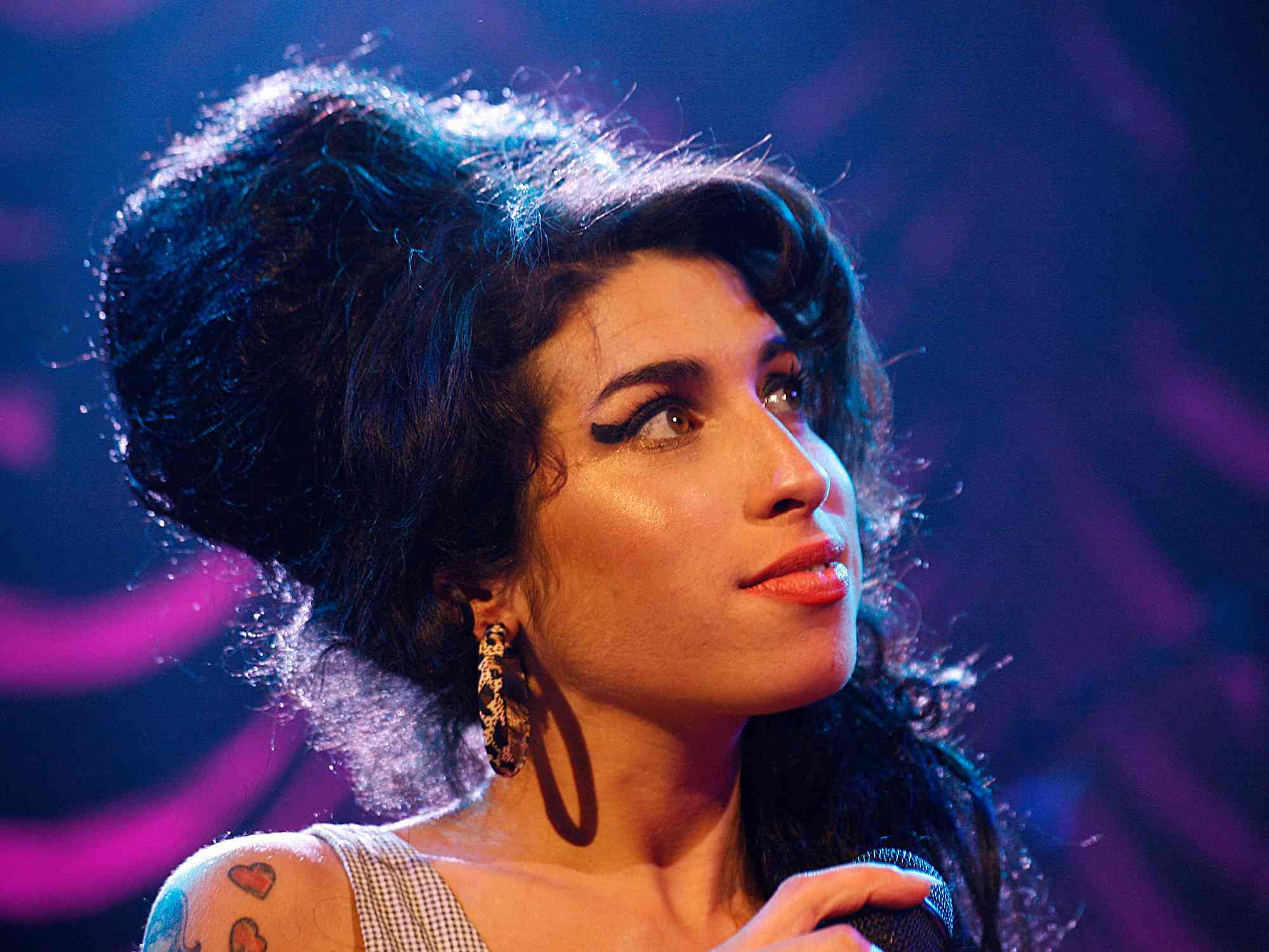 Amy Winehouse's 'Back to Black' Video Hits 1 Billion Views on YouTube ...