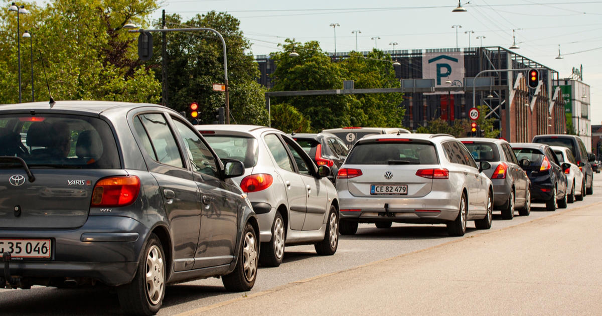 em skaber kaos på motorvejene: p4 trafik melder om 'kæmpekø'