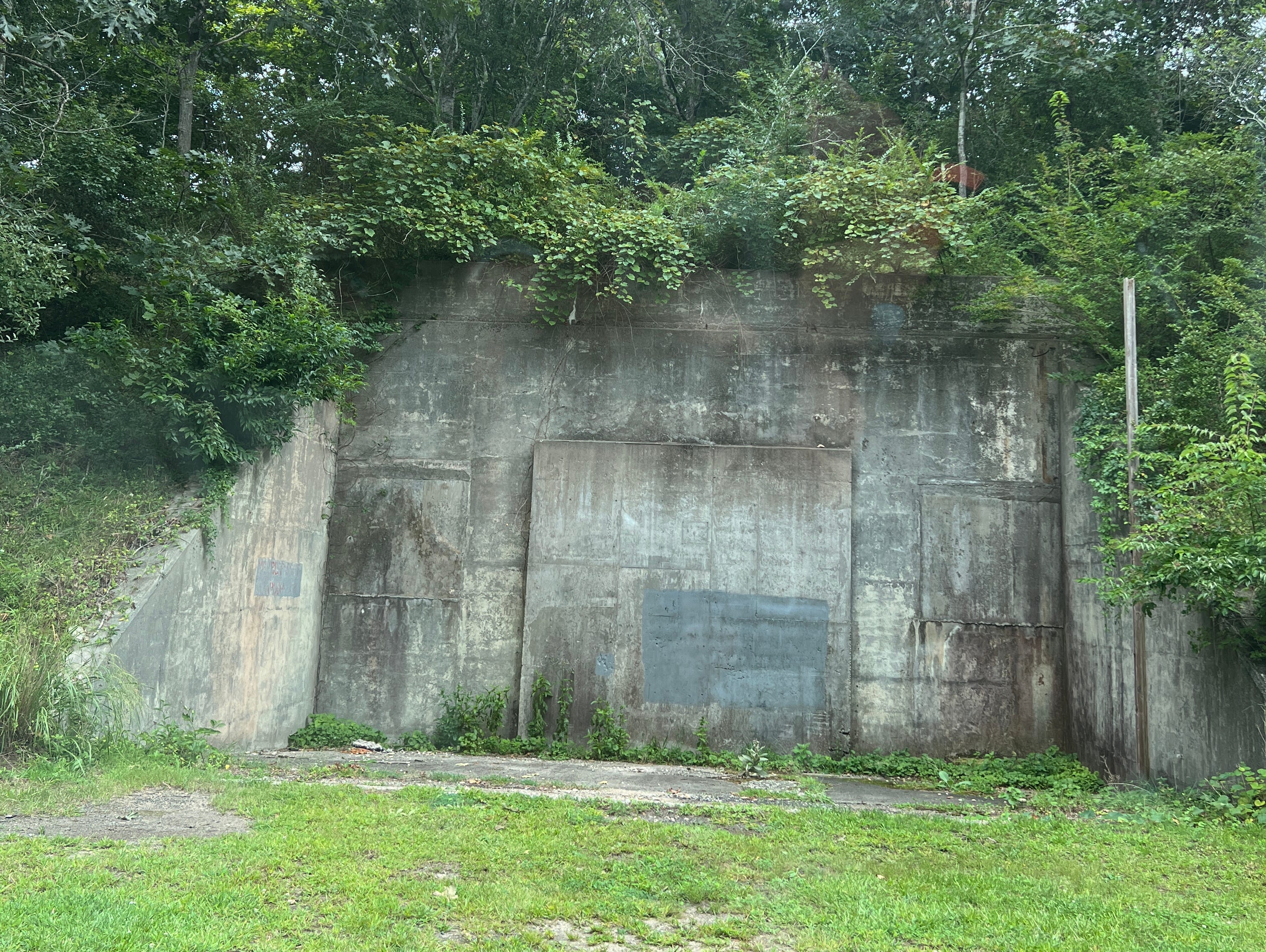 <p>According to signs in the park, the Army built batteries throughout the base. Batteries 112 and 113, which are both still standing, contained two 16-inch guns each. The artillery was removed in 1947.</p>