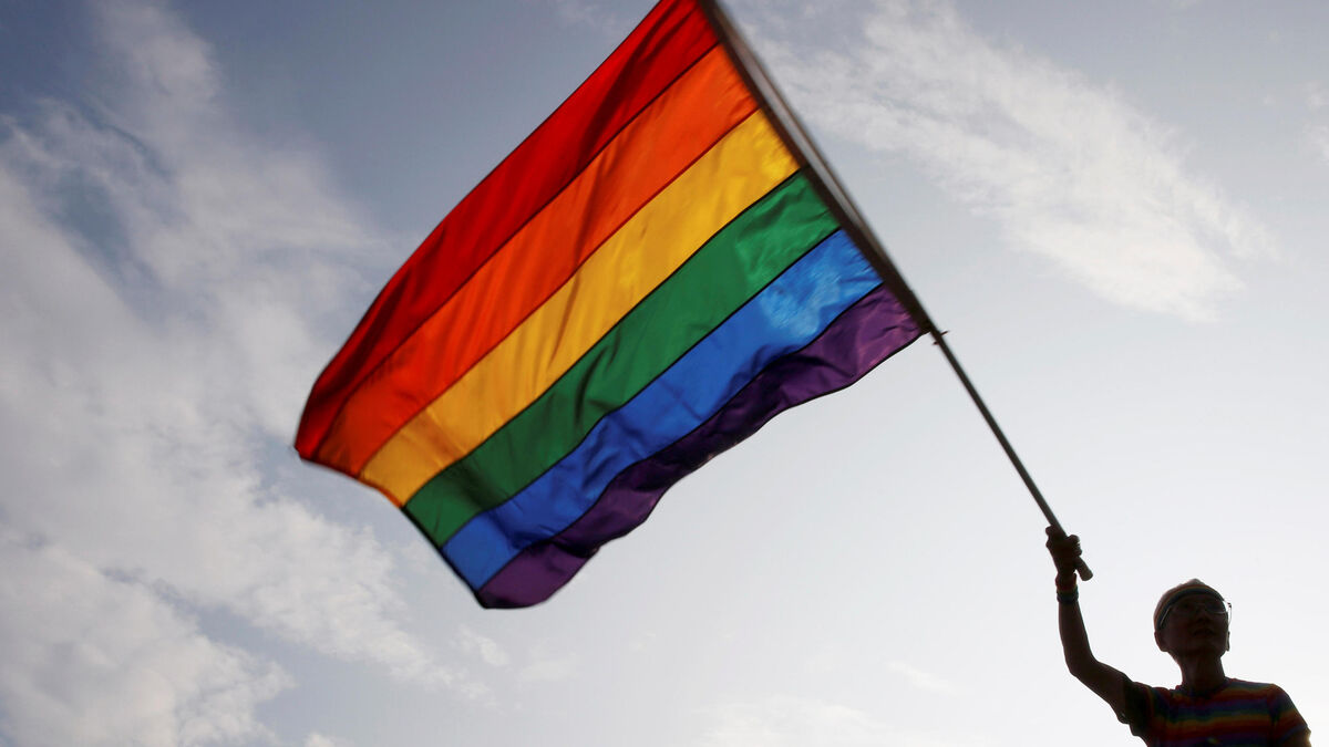 « pardon aux homosexuels de france » : l’assemblée nationale adopte une loi de réhabilitation pour les personnes condamnées