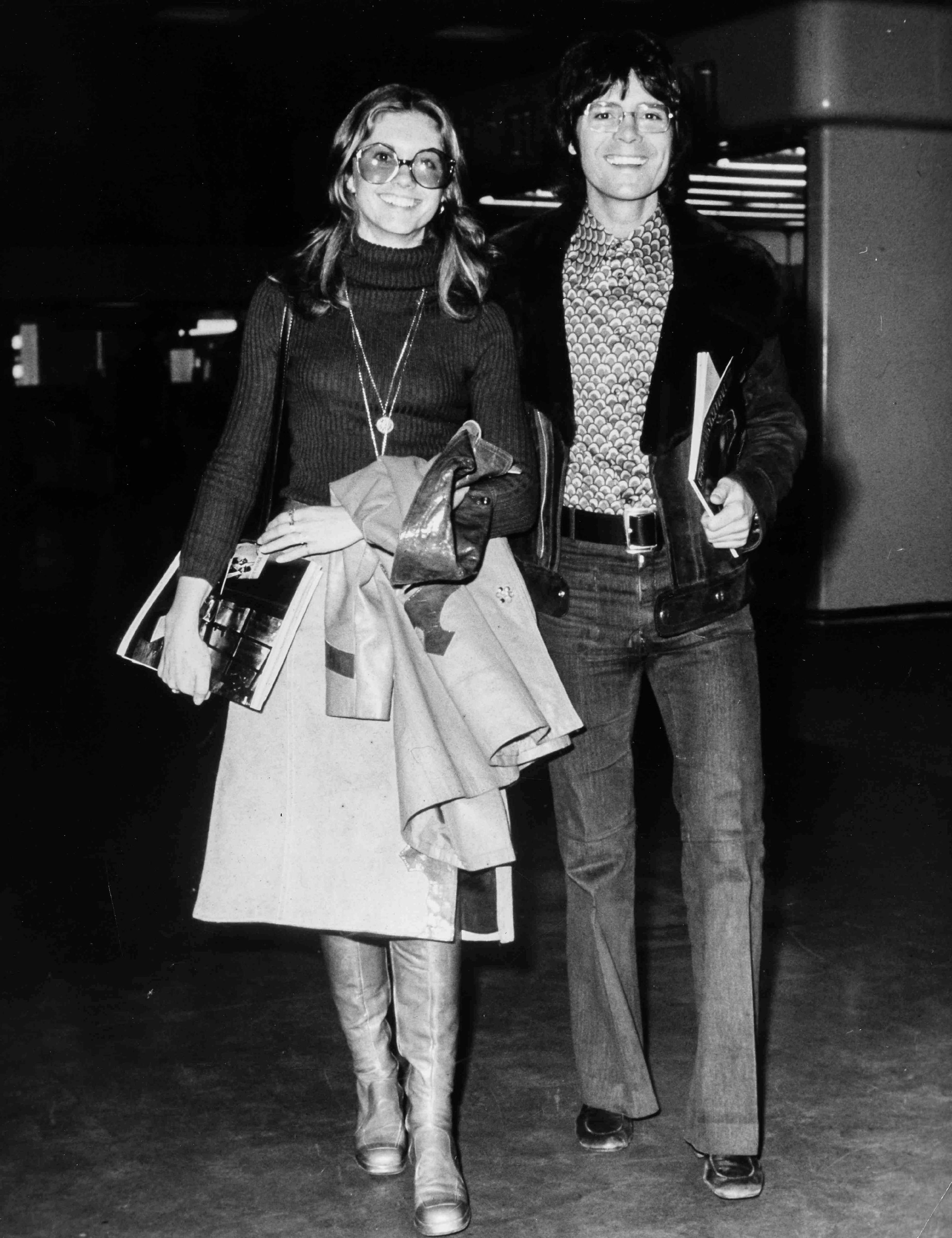 Freunde fürs Leben: Olivia Newton-John (l) und Cliff Richard in den 1970er Jahren. (Archivbild) <a>IMAGO/UIG</a>
