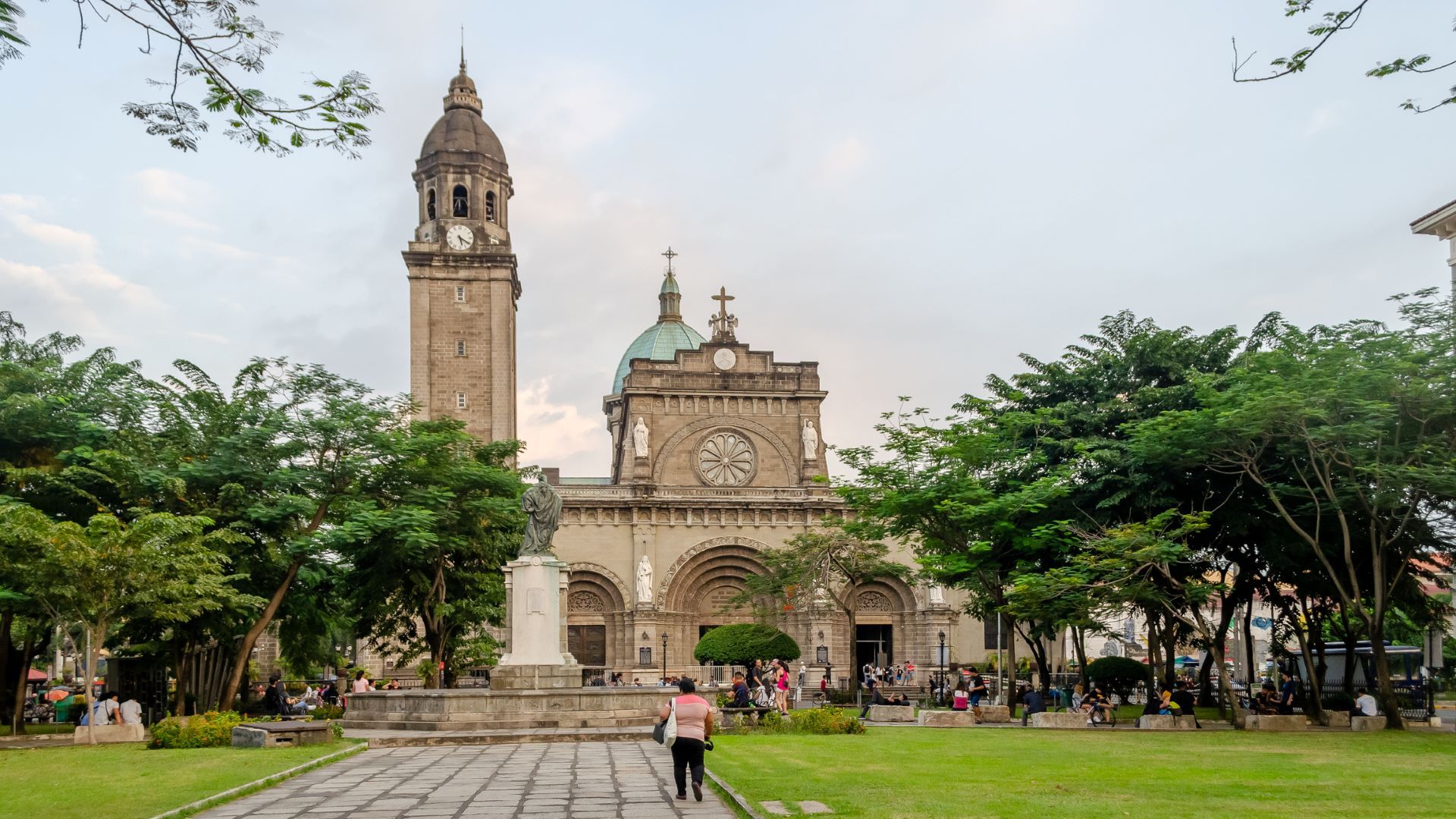 <p>                     If you fancy a tropical getaway, there are plenty of pet friendly hotels in Metro Manila. You can even visit the park named after Japan's loyal dog Hachiko (Hachi Park). There is also an indoor dog park with ball pits, a café and grooming facilities.                    </p>