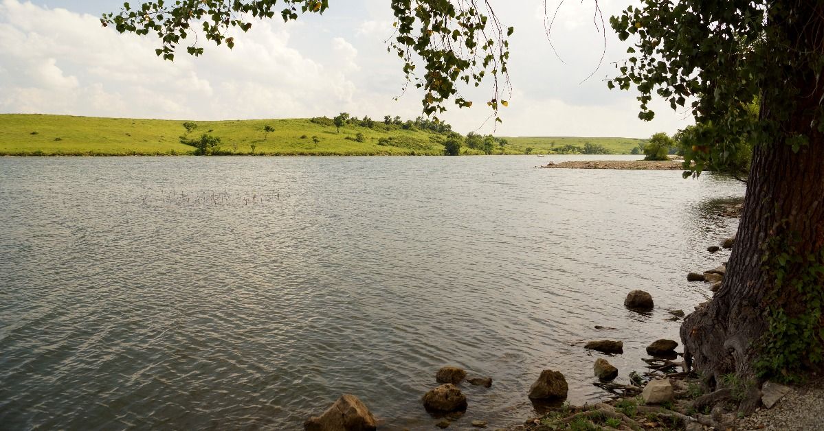 <p>  Several Kansas state lakes allow visitors to set up their tents and enjoy camping, fishing, picnics, or simply spending quality time in the great outdoors. </p><p>One solid option,    Sheridan State Fishing Lake, is located 12 miles east of Hoxie, just a mile north of Highway 24. </p>