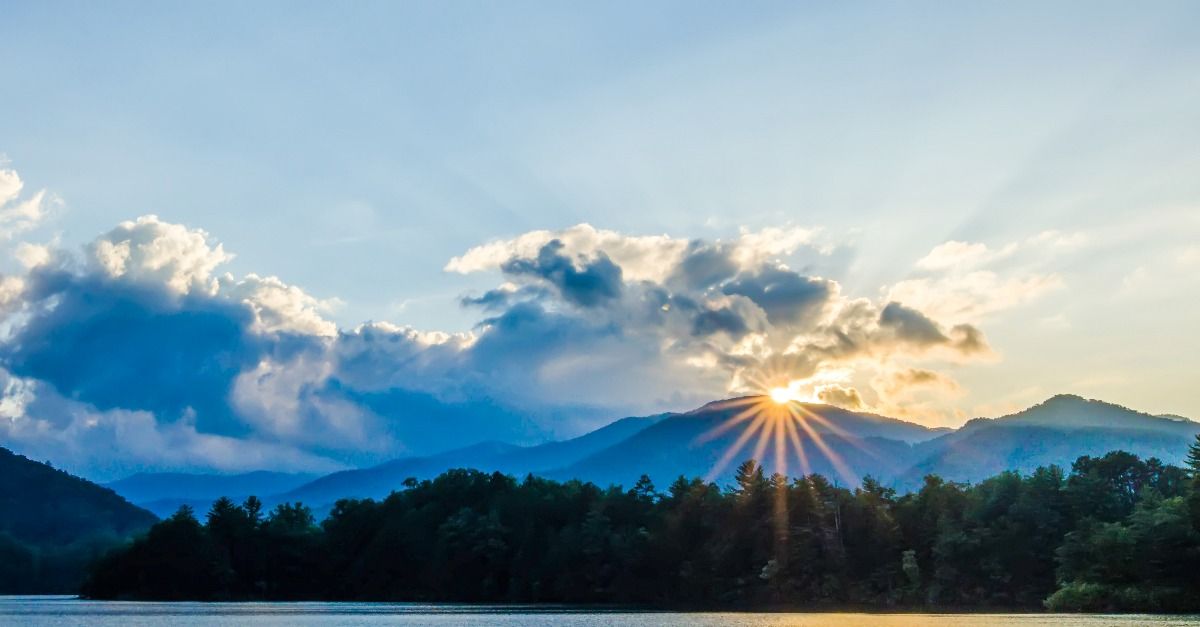 <p>   Santeetlah Lake   is a popular option for both RV and tent campers The area, in Robbinsville, offers dispersed camping sites and an opportunity to see all the beauty Nantahala National Forest has to offer. </p>