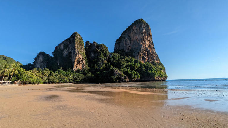 Krabi is a beautiful beach destination boasting the unparalleled natural scenery that Thailand is famous for and lots of adventurous activities. Whether you simply want to relax on pristine beaches, or take in a unique…