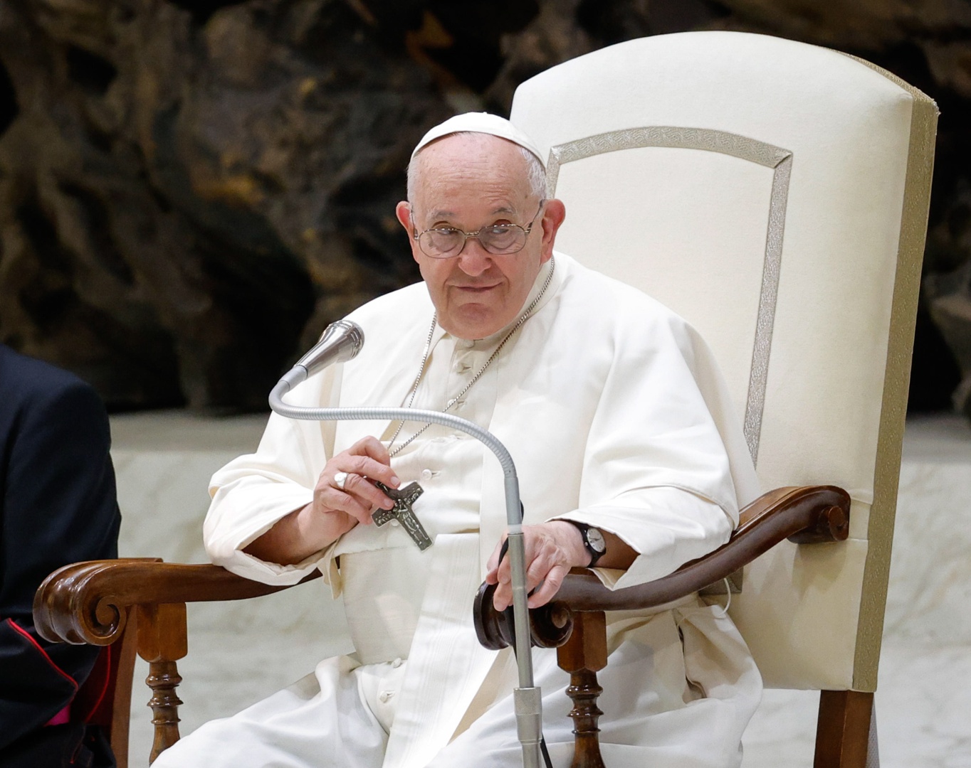 Папа Римский призвал молодежь отказаться от телефонов и взять жизнь в свои руки