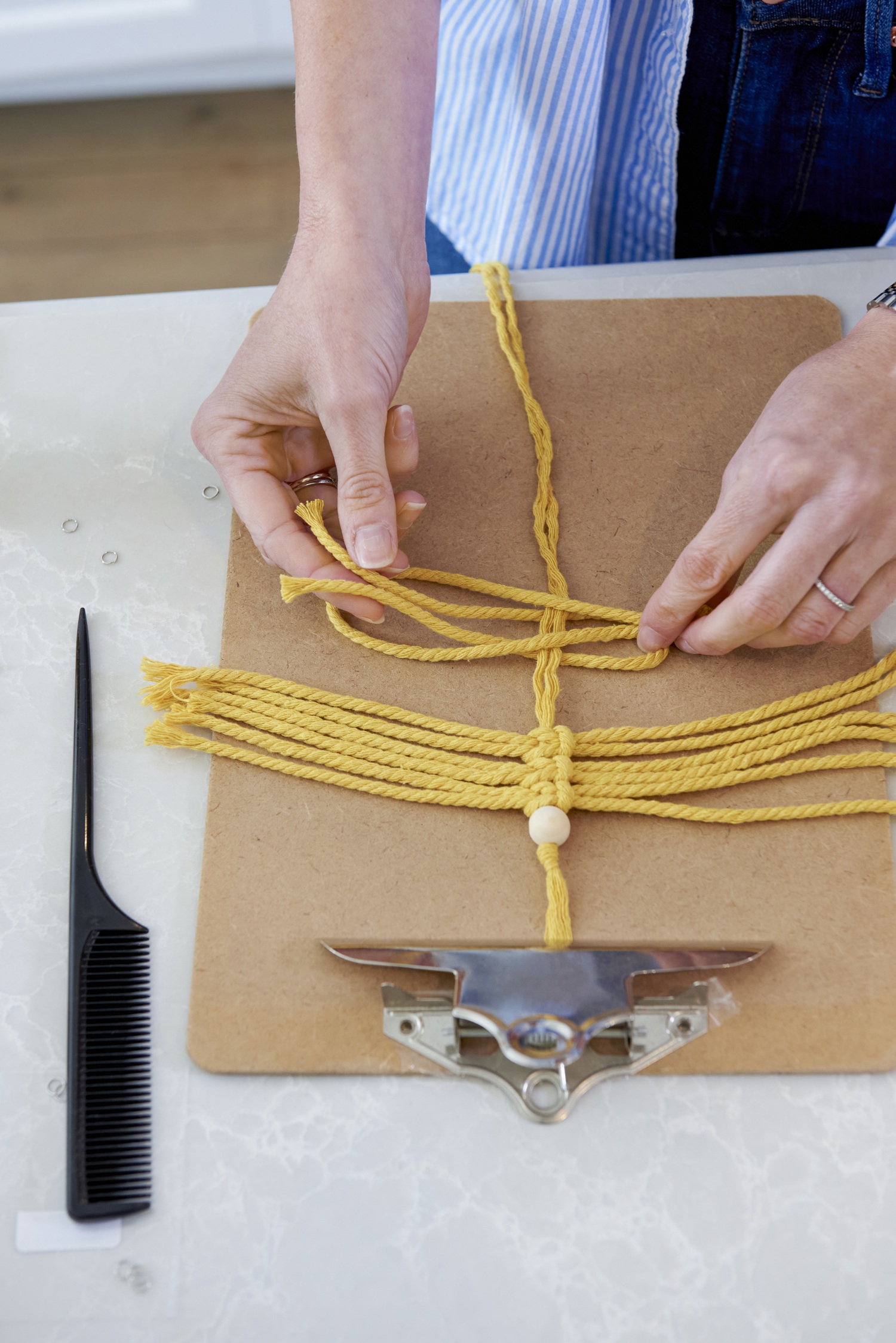 How to make a stylish macrame wall hanging