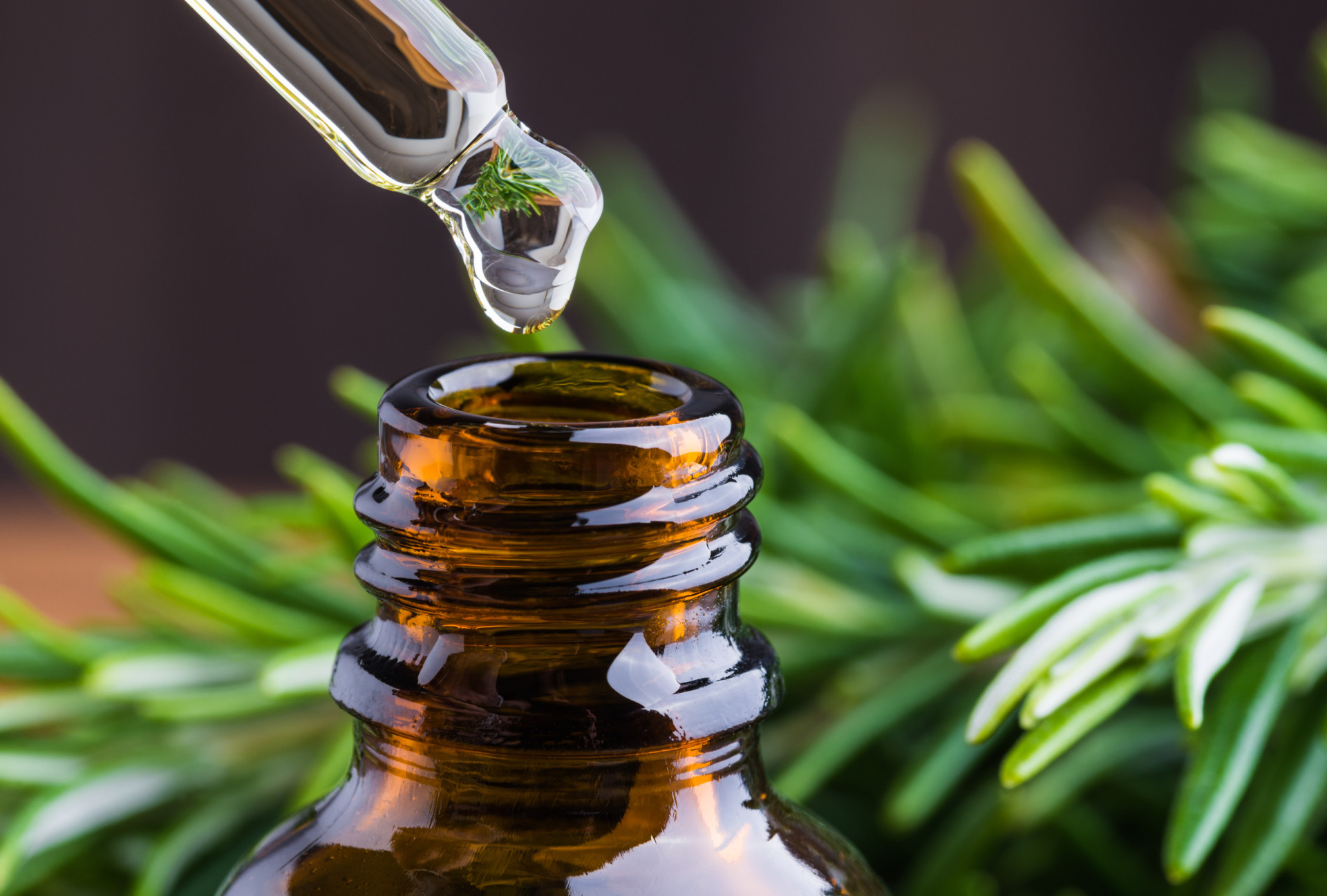 Benefits and uses of rosemary oil