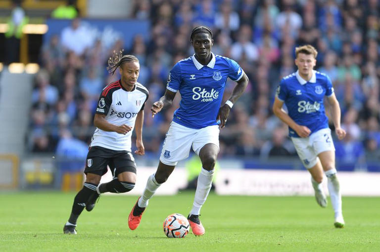 Amadou Onana on the ball for Everton during the defeat to Fulham