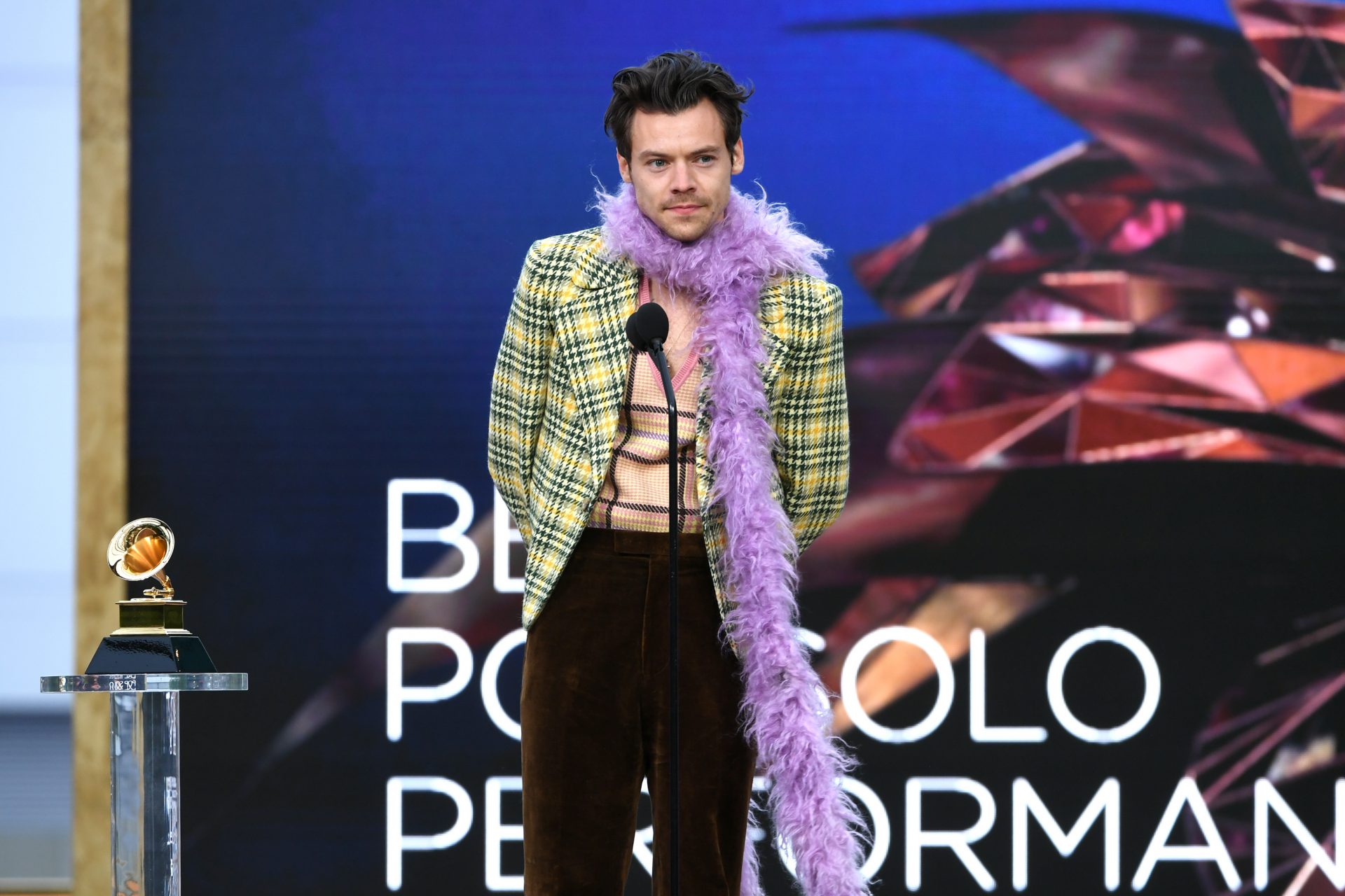 20 looks that scream Harry Styles