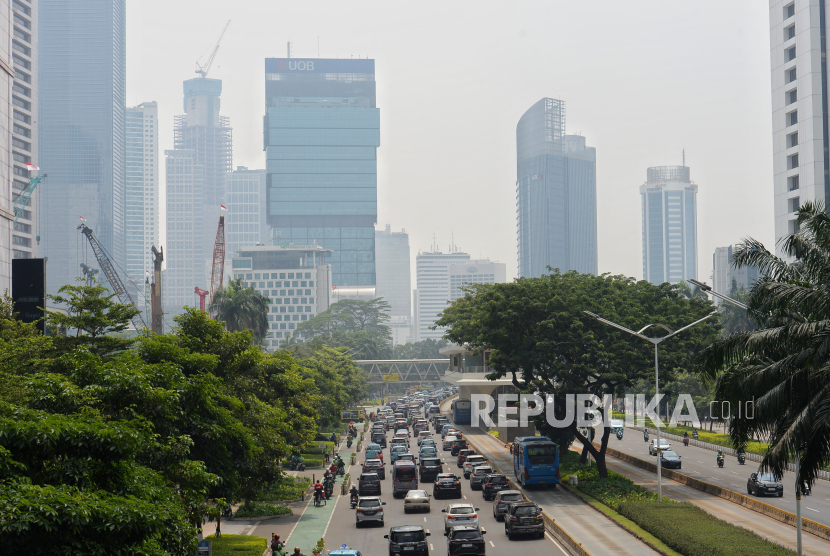 Kemacetan Hingga Kota Kecil, Jokowi Dorong Pembangunan Transportasi Massal