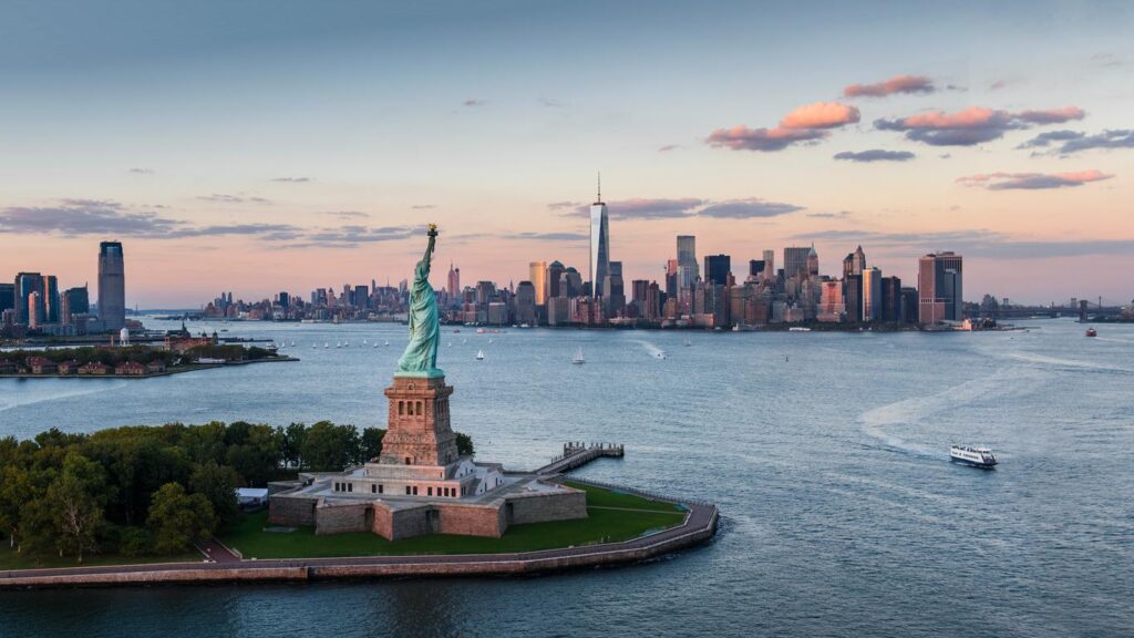 los 7 lugares más emblemáticos de nueva york que todo viajero debe visitar