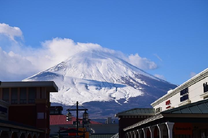 pemandangan indah gunung fuji di jepang kini ditutup, apa sebabnya?