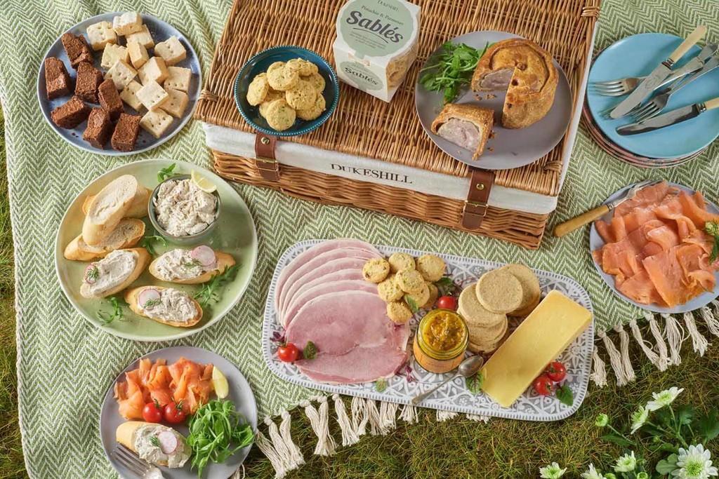 5 Best Picnic Boxes To Try This Summer