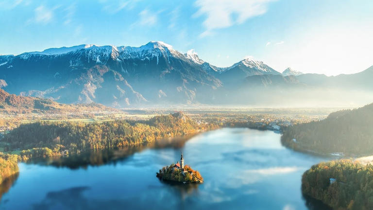 Whether you like pristine lakes, medieval castles or rafting and ziplining - Slovenia has it all. Here are our top 8 amazing things to do in Slovenia!