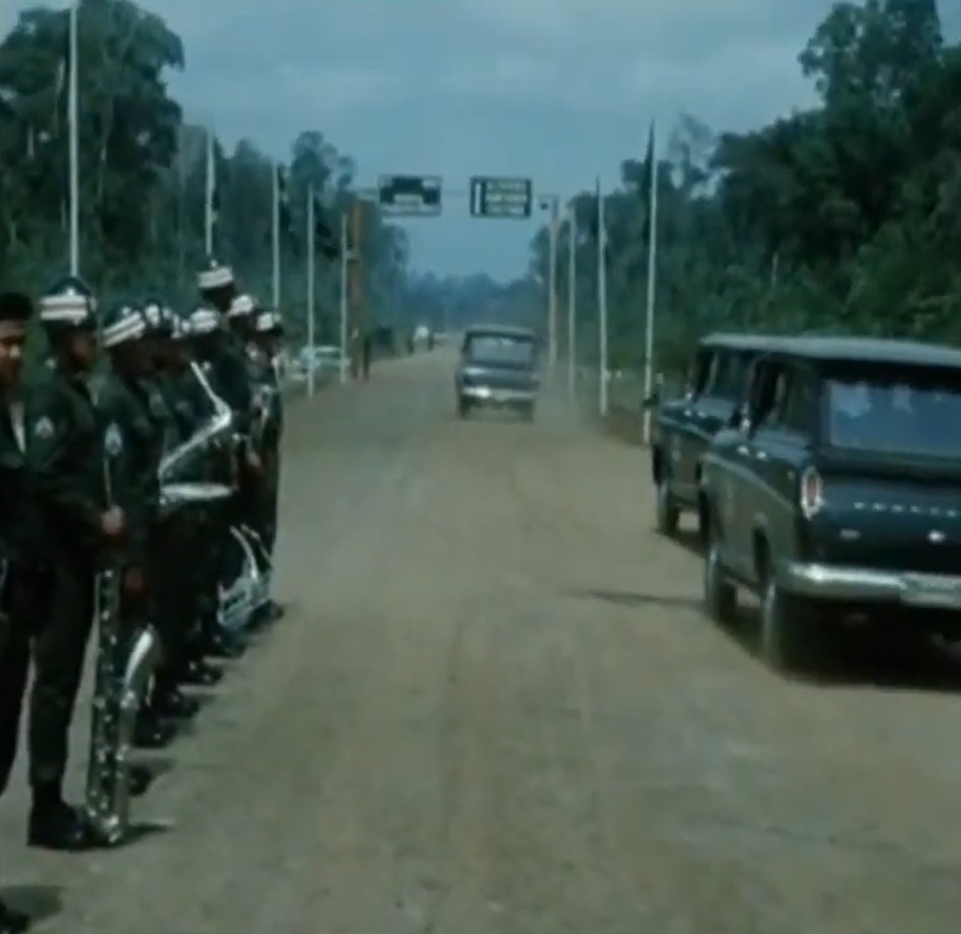 A Rodovia Transamaz&ocirc;nica, ou BR-230, foi criada no per&iacute;odo do governo militar e inaugurada em agosto de 1972 pelo presidente M&eacute;dici.