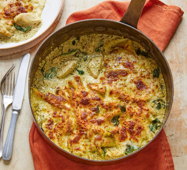 One-pan pesto, chicken & spinach lasagne