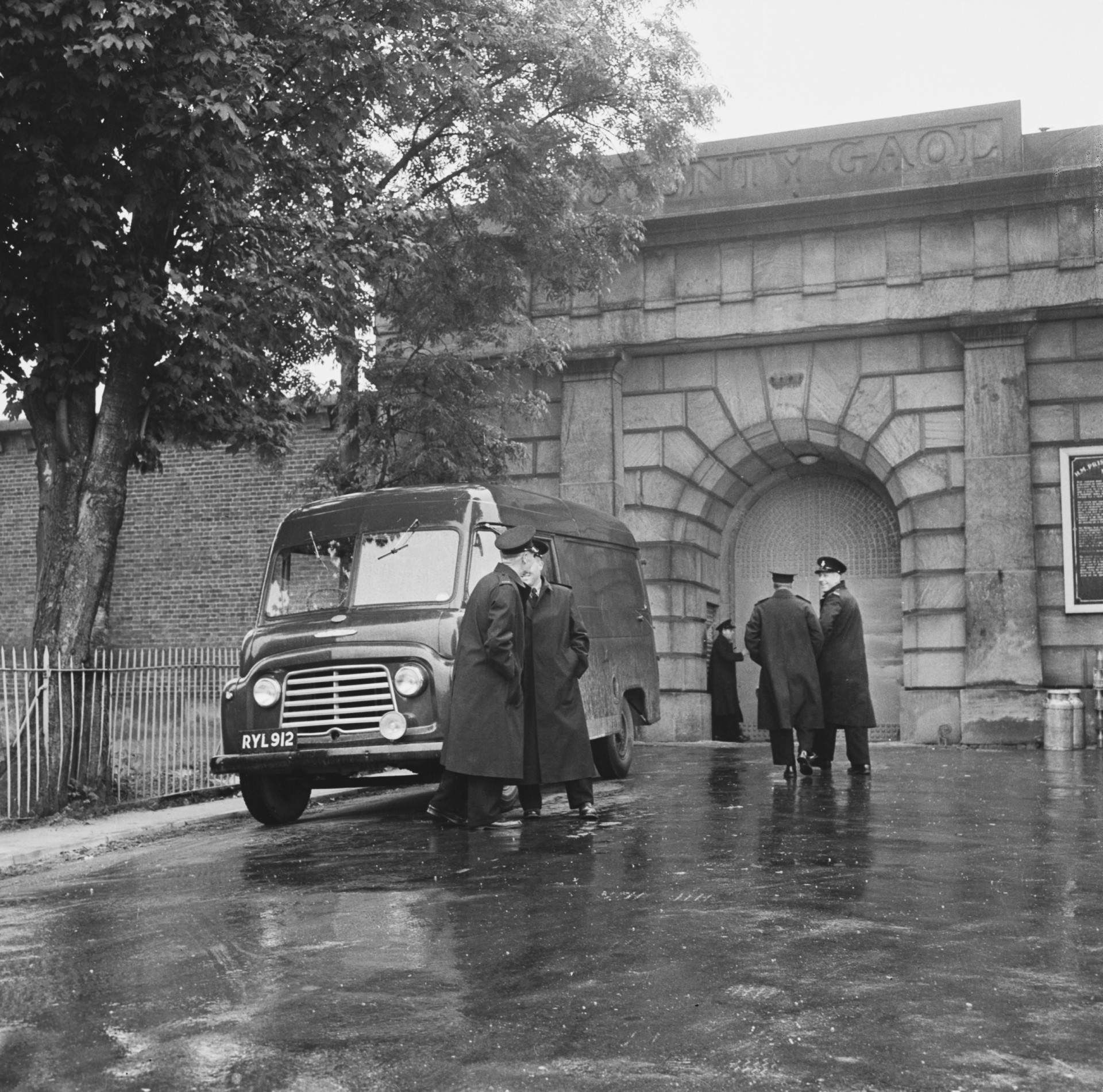 音楽アーティストがライブを行った変わった場所