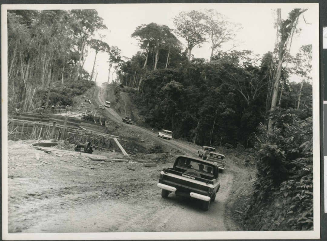 Apesar de toda festa, sua inaugura&ccedil;&atilde;o n&atilde;o foi completa. Em 1972 a Transamaz&ocirc;nica estava inacabada e com v&aacute;rios trechos sem asfalto.