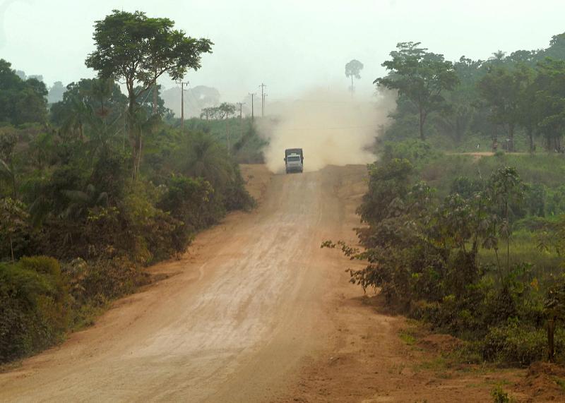 Sem a infraestrutura devida, a rodovia se tornou sin&ocirc;nimo de facilita&ccedil;&atilde;o para o transporte de madeira ilegal, desmatamento, grilagem e garimpagem.