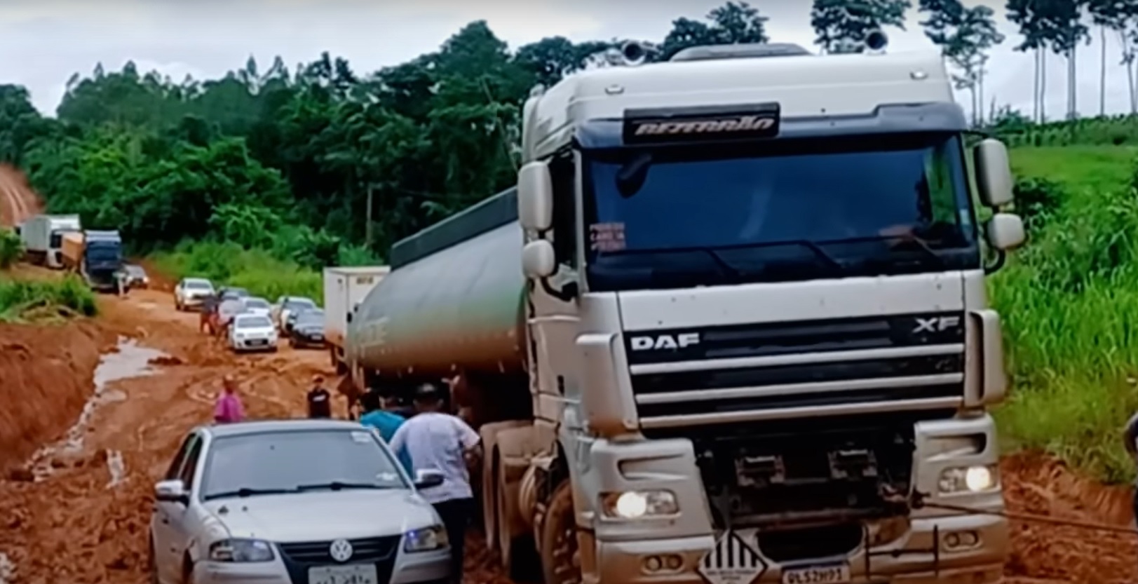 Sua constru&ccedil;&atilde;o era bastante complexa, com alto custo para o governo. Em per&iacute;odo de chuva, fica imposs&iacute;vel passar por alguns trechos por conta da lama.