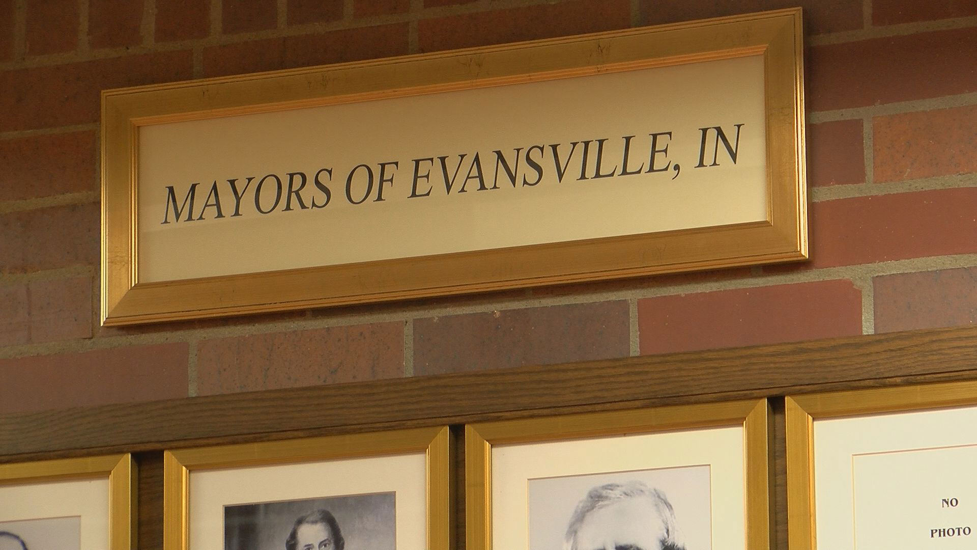 Evansville mayoral candidates respond to possible salary increase