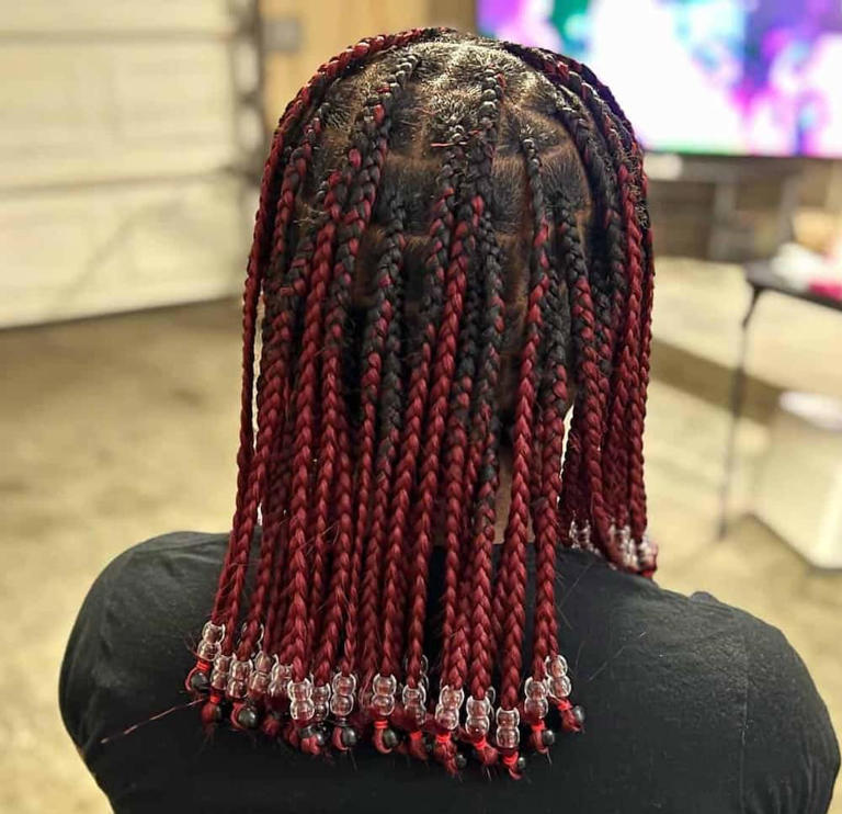 Classic burgundy with beads hairstyle. Photo: @hmnbeauty619 Source: Instagram