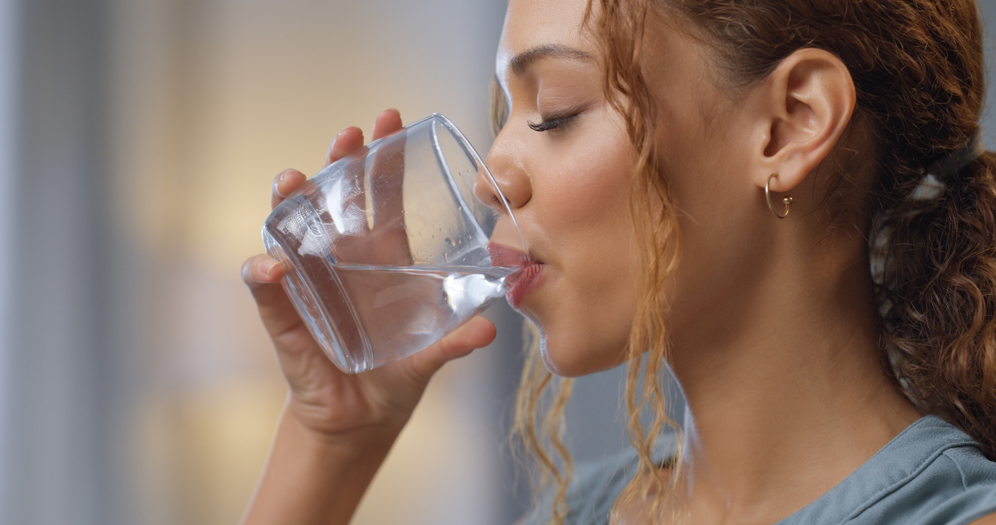 3 sinais que o corpo dá quando você não bebe água suficiente