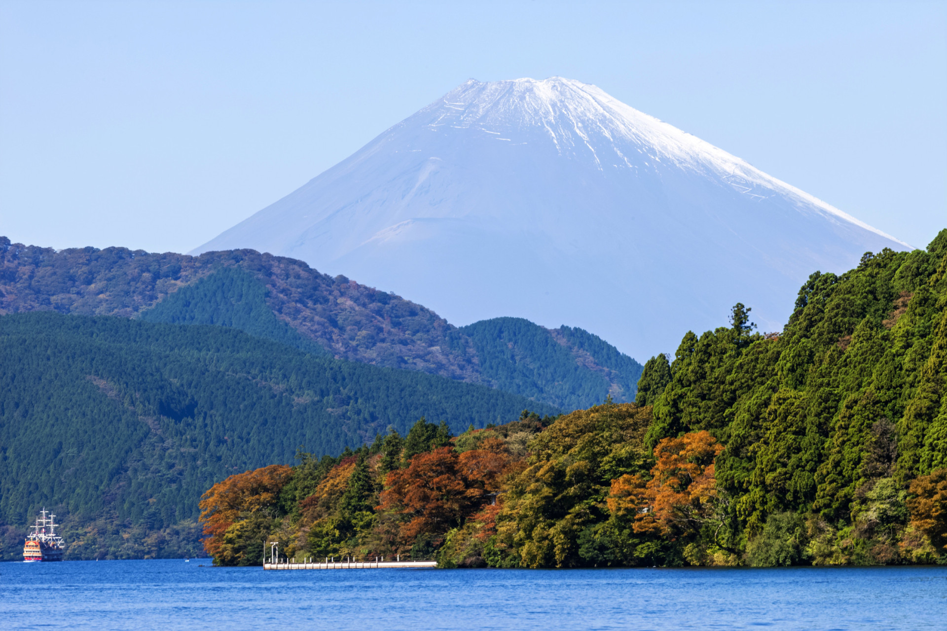 <p>This luxurious tour takes you to some of the most beautiful locations in Japan. From Tokyo to Kyoto, you'll experience majestic Japanese mountains and the gorgeous cherry blossoms.</p>
