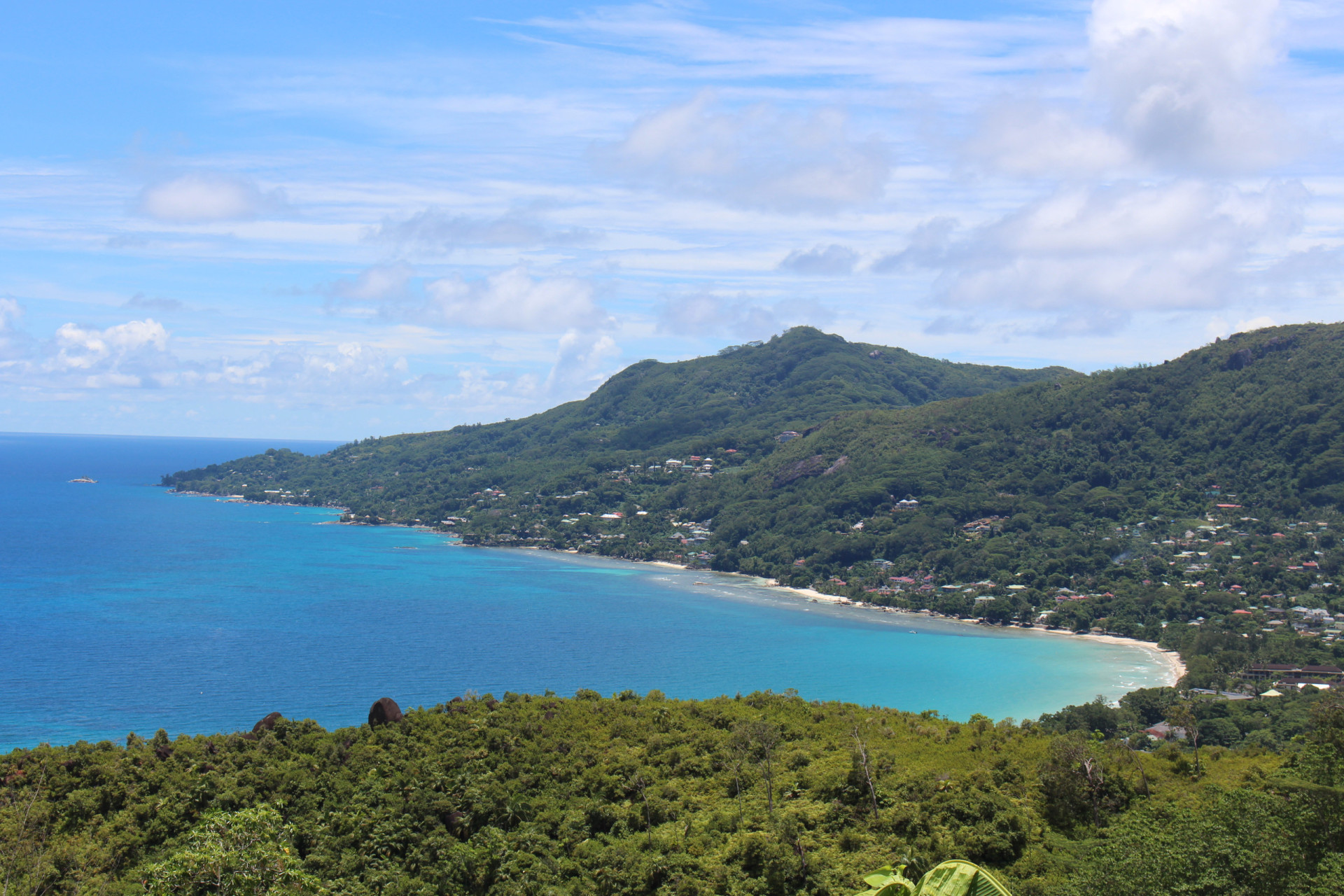 <p>Villa North Island in Seychelles boasts former guests like George and Amal Clooney and Prince William and Kate, who were rumored to have honeymooned here.</p>