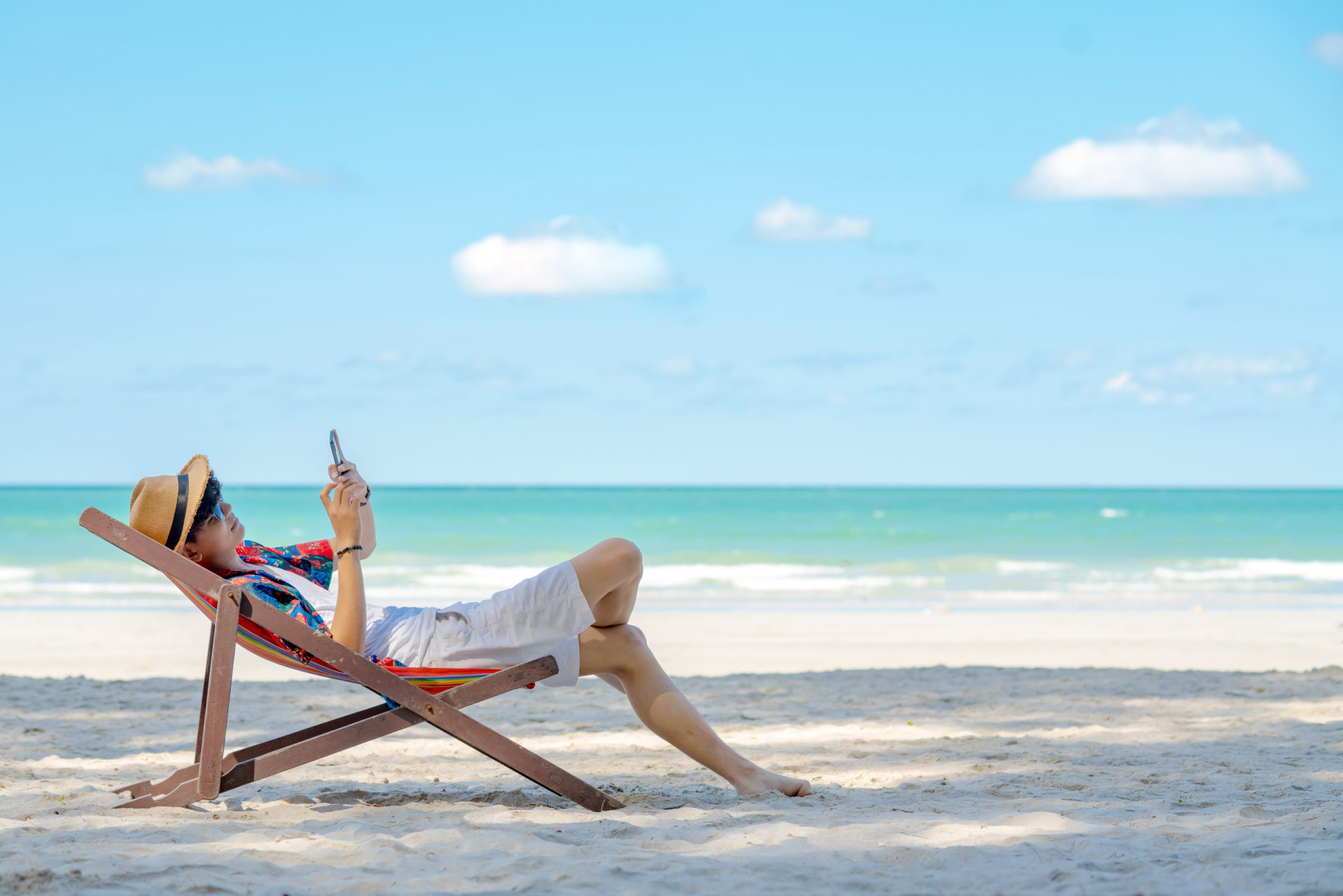 <p>La possibilité de se détendre et de mettre de côté d'autres tâches pendant quelques heures est l'une des raisons pour lesquelles les gens aiment passer du temps à la plage.</p>