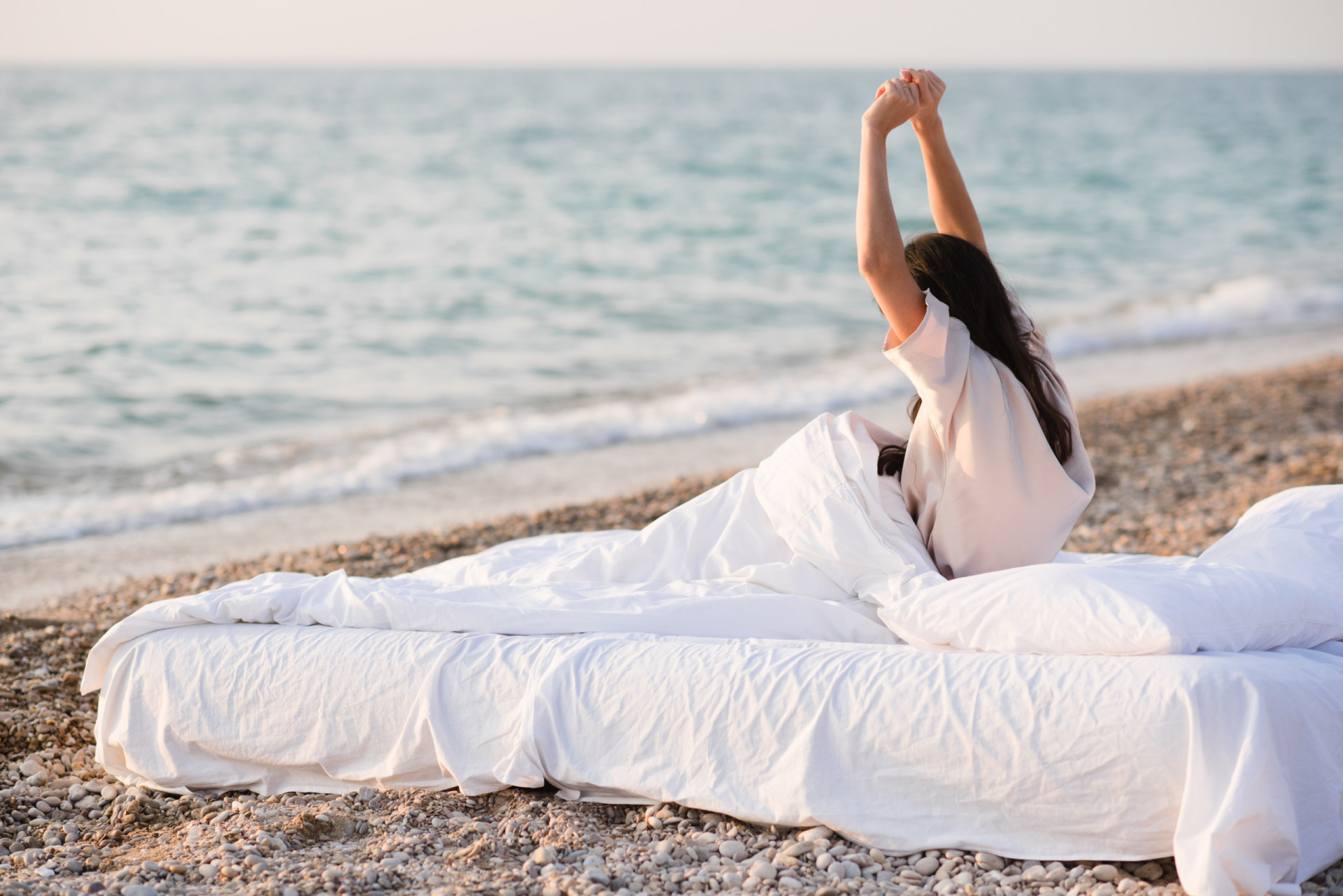 <p>Par exemple, une étude britannique de 2015 a montré que les gens dorment en moyenne 47 minutes de plus la nuit après être allés à la plage, par rapport à ceux qui n'y sont pas allés.</p>