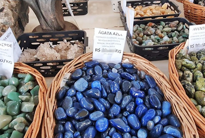 Por consequência, Cristalina ganhou fama por ser o principal lugar onde mais se explora a venda de pedras e cristais preciosos e os considerados semipreciosos.