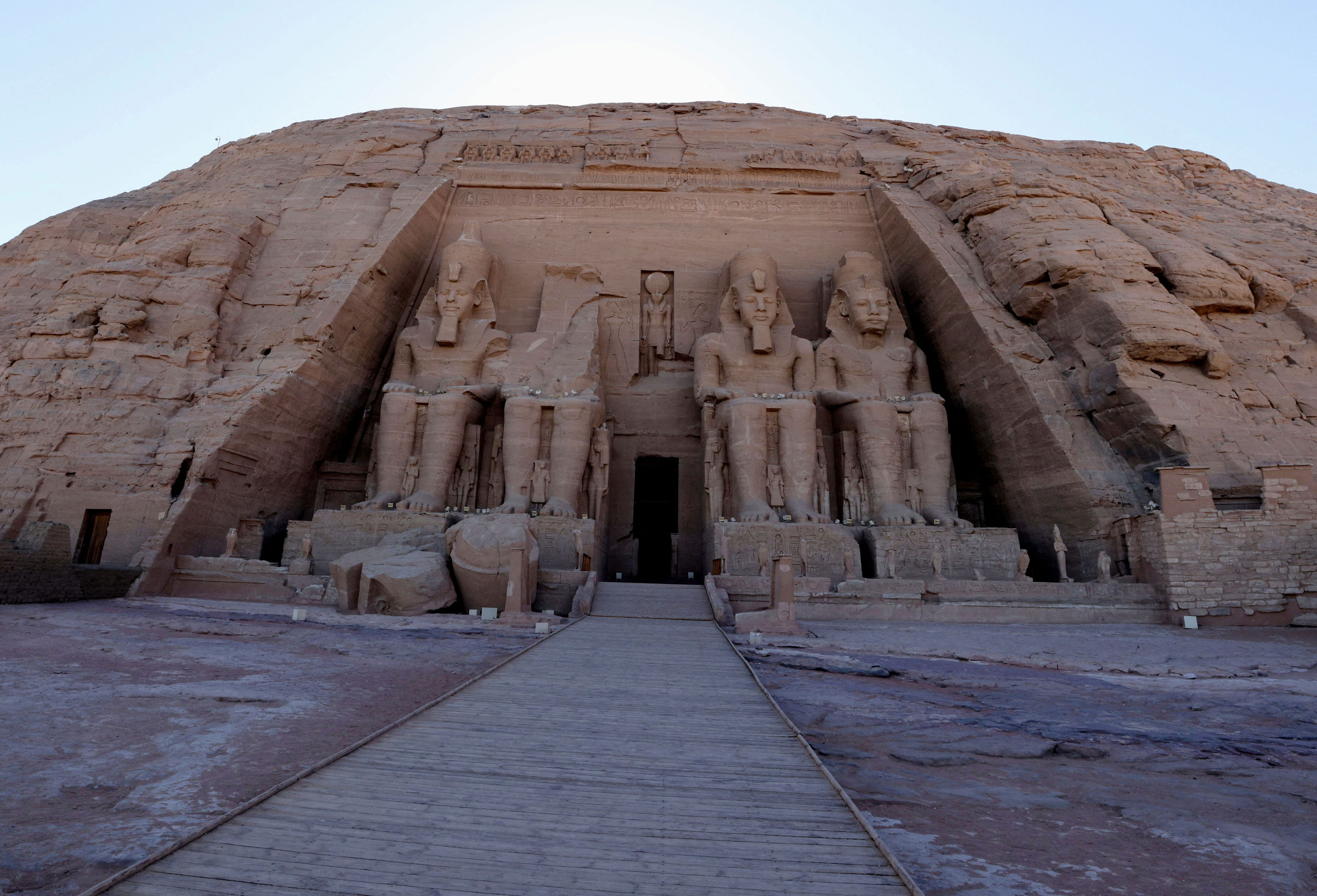 egypt sets aim of 30% increase in tourist arrivals in 2024 despite war headwinds