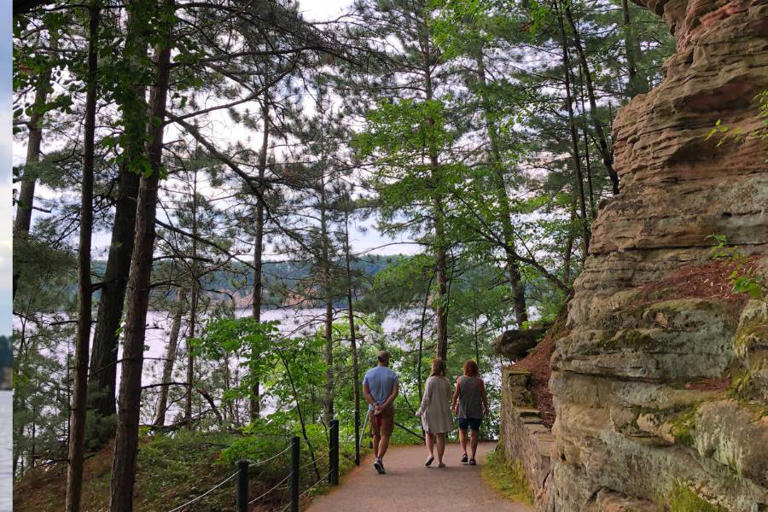 Top things to do with families during a visit to Wisconsin Dells, Wisconsin including outdoor adventures and great places to eat.