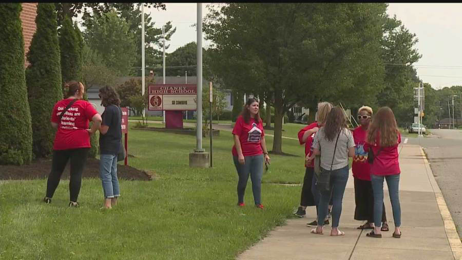 Youngstown teachers union to meet Friday, strike possible