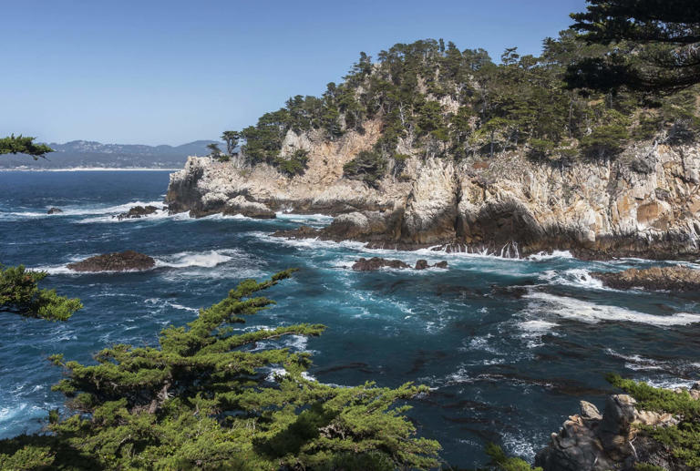 Planning a trip to Big Sur, California, and wondering what there is to do? This guide will give you all the must-see spots, must-try experiences, and must-eat restaurants to enjoy on your road trip. This list of 52 things to do in Big Sur will help you plan an amazing Big Sur itinerary. There are...