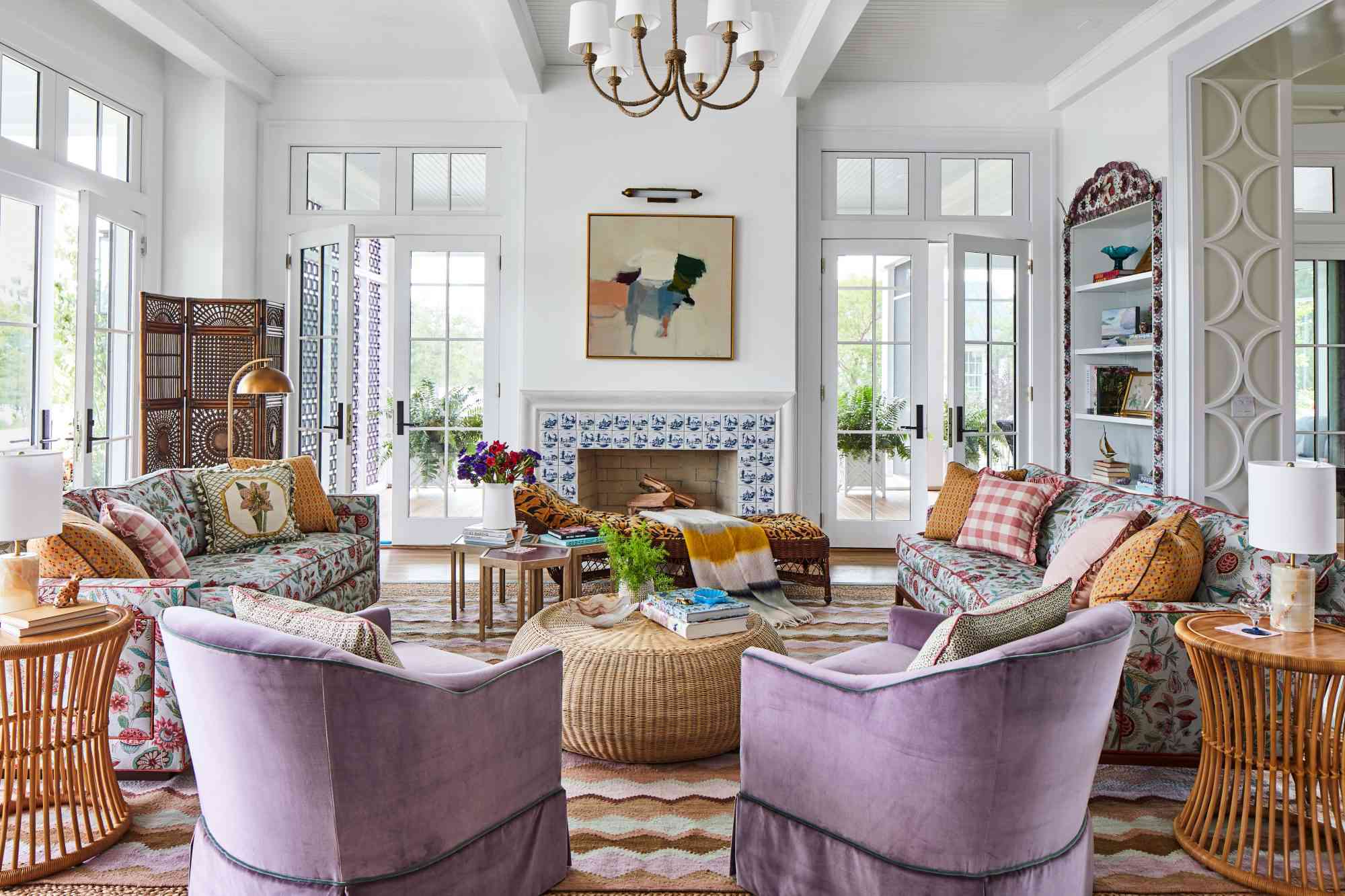 How To Mix and Match Throw Pillows Like A Designer