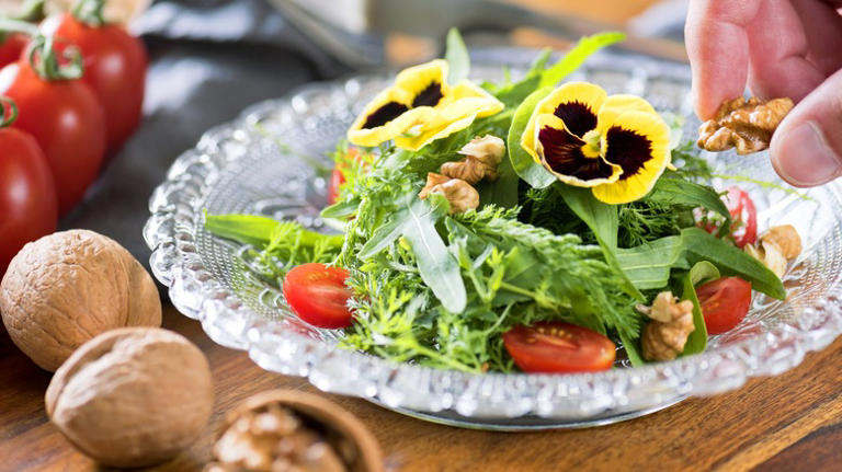 Adding Edible Flowers Is A Gorgeous Way To Elevate Your Salad