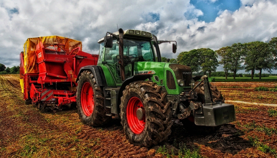 duży spadek sprzedaży maszyn rolniczych