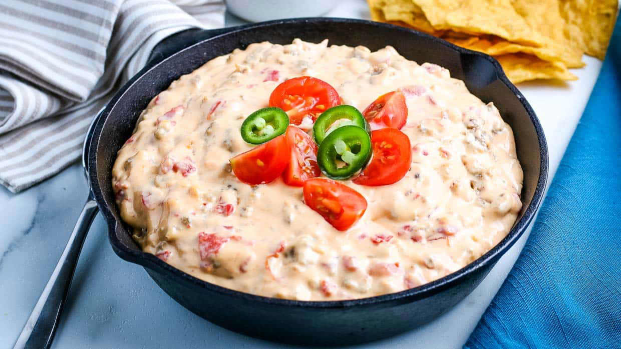 The Top 15 Game Day Dips You'll Love To Share With Friends!