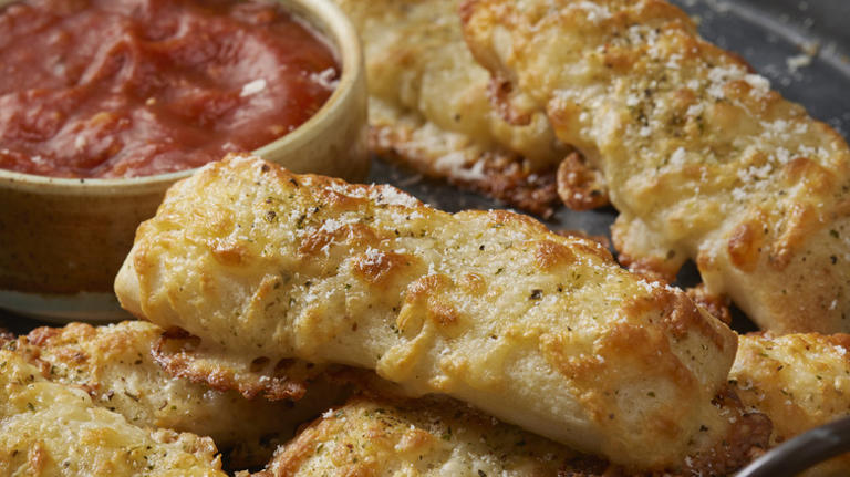 Pizza Chain Cheesy Bread Ranked Worst To Best