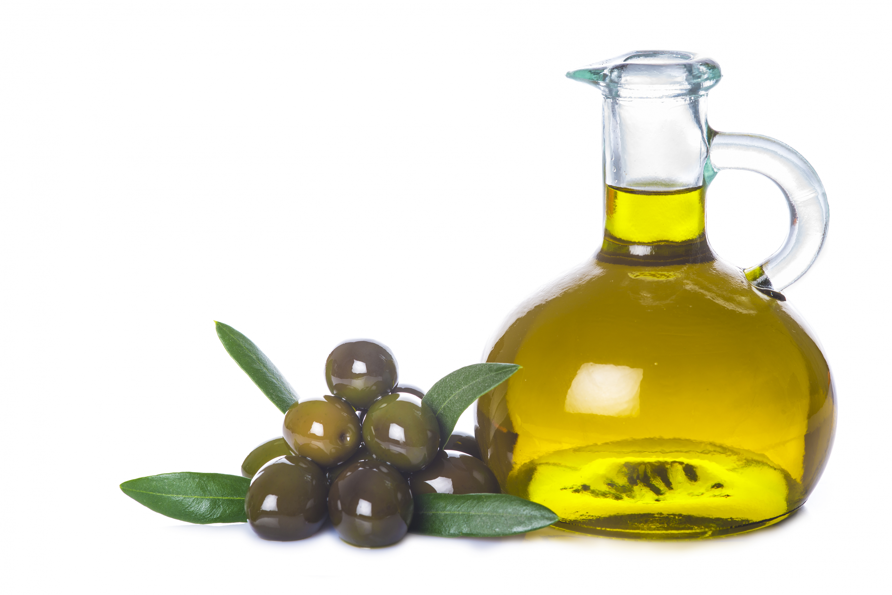 A bottle of olive oil. Бутылка оливкового масла. Бутылка и оливки. Масло оливы на белом фоне. Бутылочка с оливковым маслом на белом фоне.
