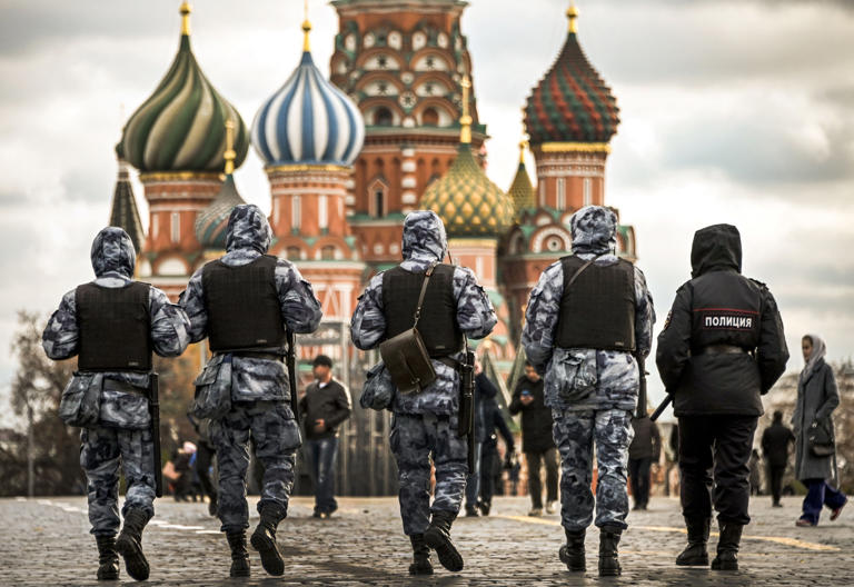 Russian police and National Guard (Rosgvardia) servicemen patrol Red Square in central Moscow on October 20, 2021. Videos circulating on social media show the moment members of the National Guard opened fire at a crowd in the Moscow region as part of “demonstration performances”.