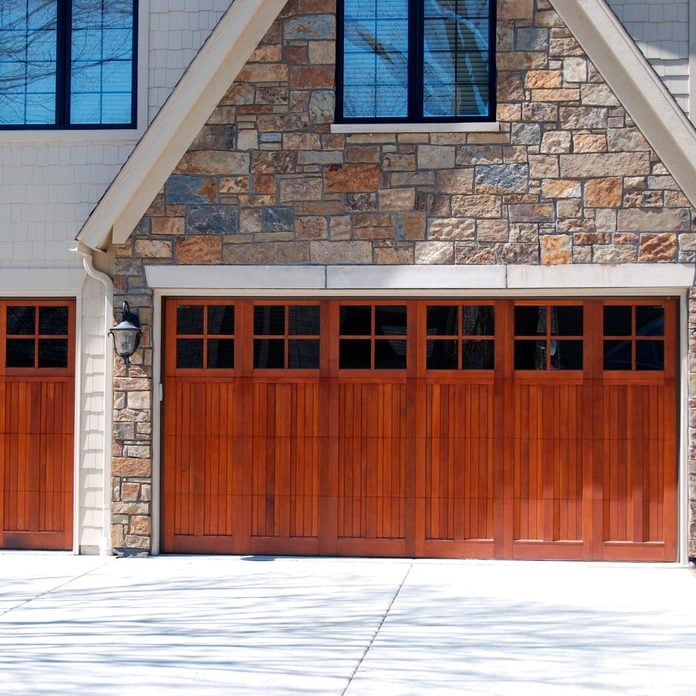 10 Garage Door Paint Ideas   AA1fzWYo.img