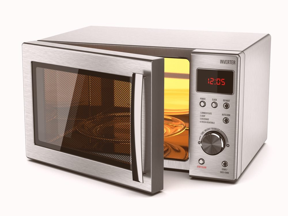 12 Things You Should NEVER Put in the Microwave