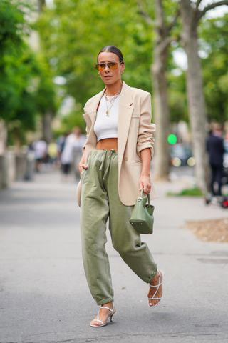 12 Colors That Go With Tan, According to Experts