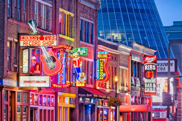 Read about the best things to do in Nashville besides party! There are things to do in Nashville during the day or night, plus where to stay and more.