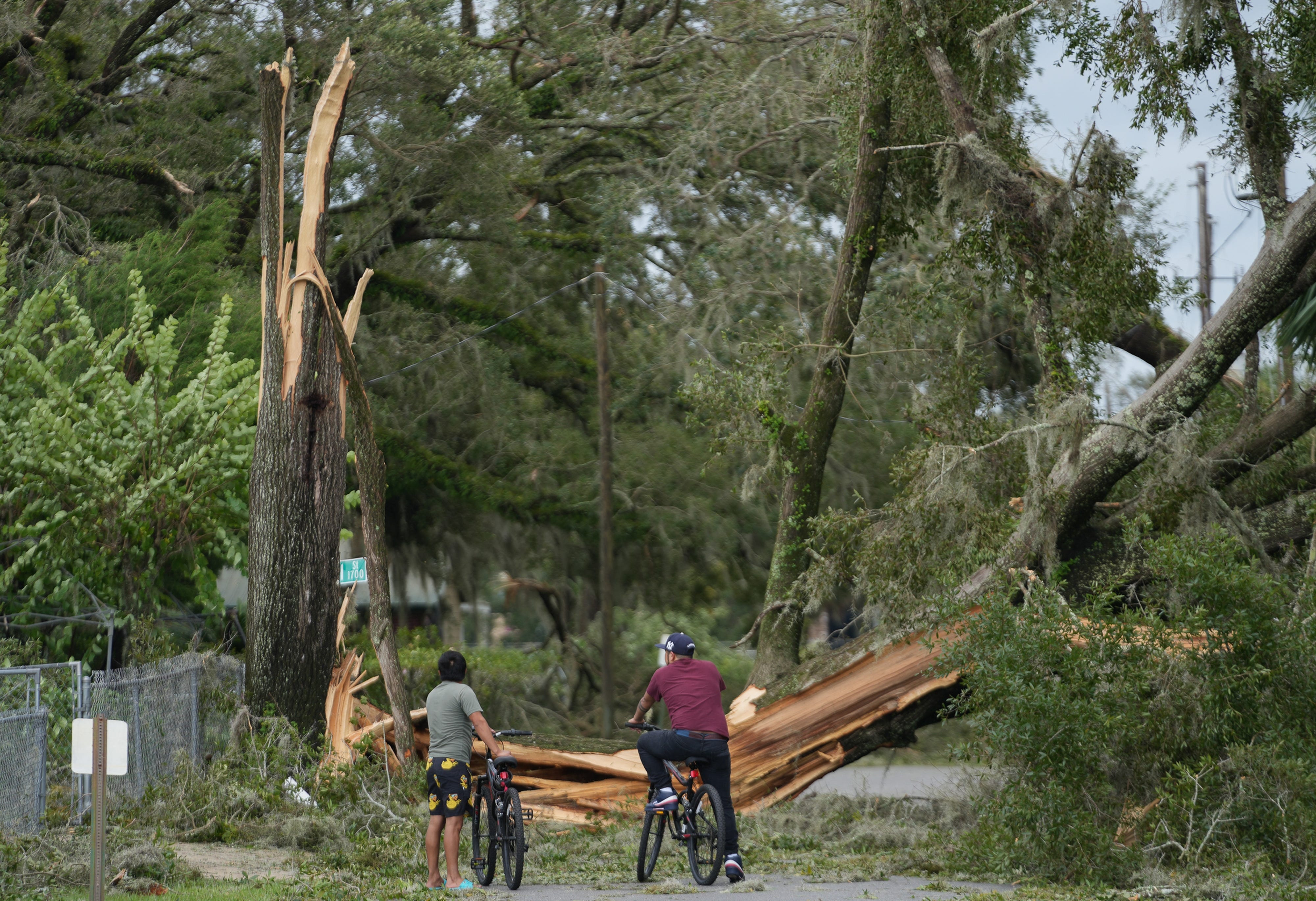 Hurricane Season Unleashed Brace For The Wrath Of Natures Fury - ir31w6r