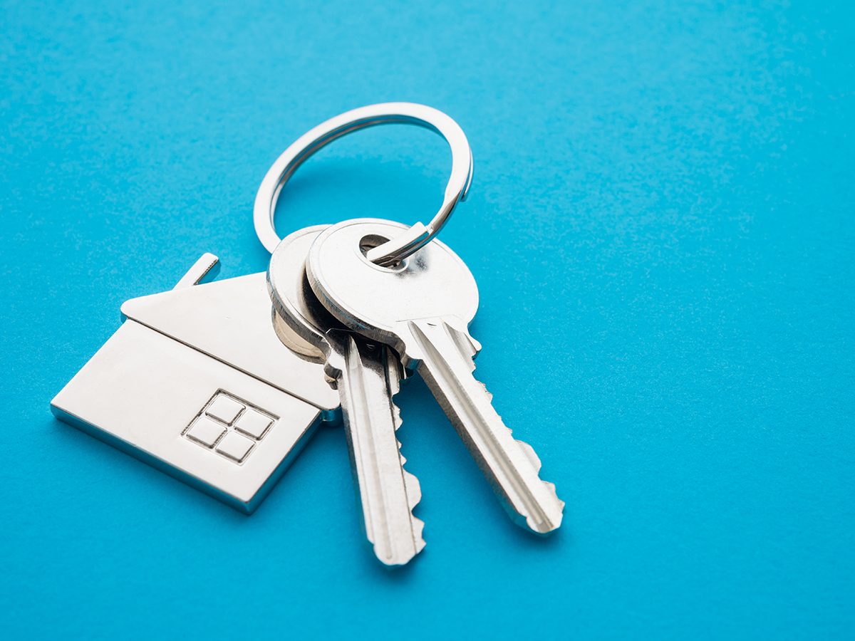 Тумблер ключи от дома. House of keys. House of keys. Квартира ключи. Key on.